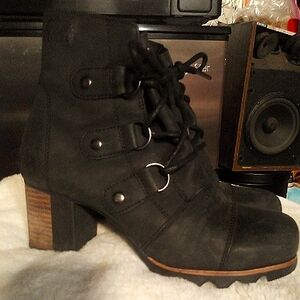 Sorel heeled boots sz. 7